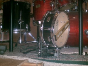 PICT0021 snare mounted on floor bracket